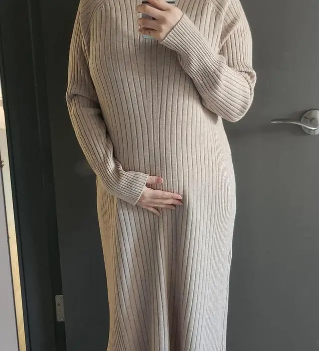 제가 피부가 예민해서 니트 재질이 거칠면 못입는데, 이 원피스는 보들보들 입으면 피부