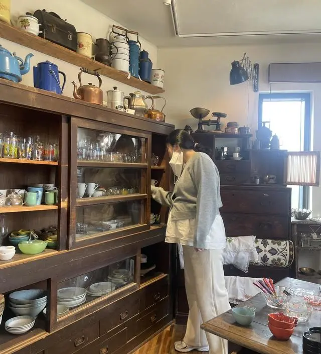 여행가서 3일 연달아서 입었어요..! 레이어드 할 수 있어서 임신 중에 가디건은 물론 맨