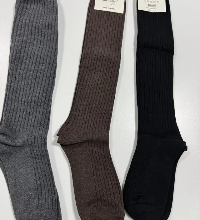 신어봤는데 쫀쫀하고 쪼이지도 않아요 겨울 내내 오래 잘 신을
