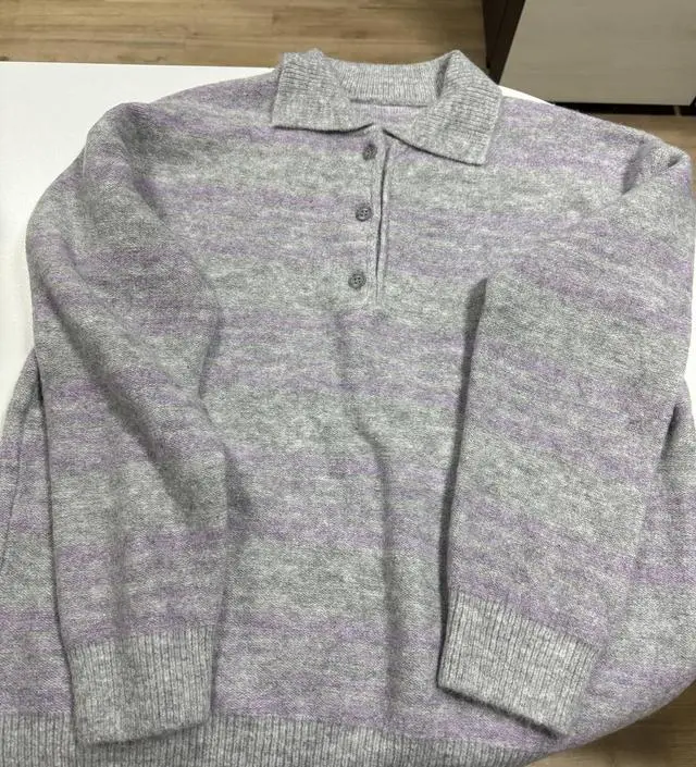 촉감 부들부들하고 무엇보다도 사진과 색상이 똑같아서 미음에 들어요 맨투맨만 입다가