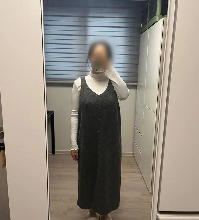 두께도 꽤나 도톰해서 겨울철에 따뜻하게 입을수있을것같고 둘레가 여유로워서 만삭까지