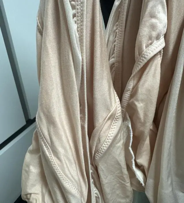 처음에는 많이 커보였는데 12주차 169-51이 입기에 편하고 좋았어요! 안에 커버도 있어