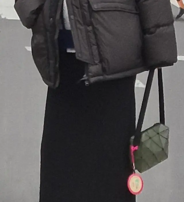 배가 좀 쫑쫑한 편이라 만삭때는 못입을거같지만
