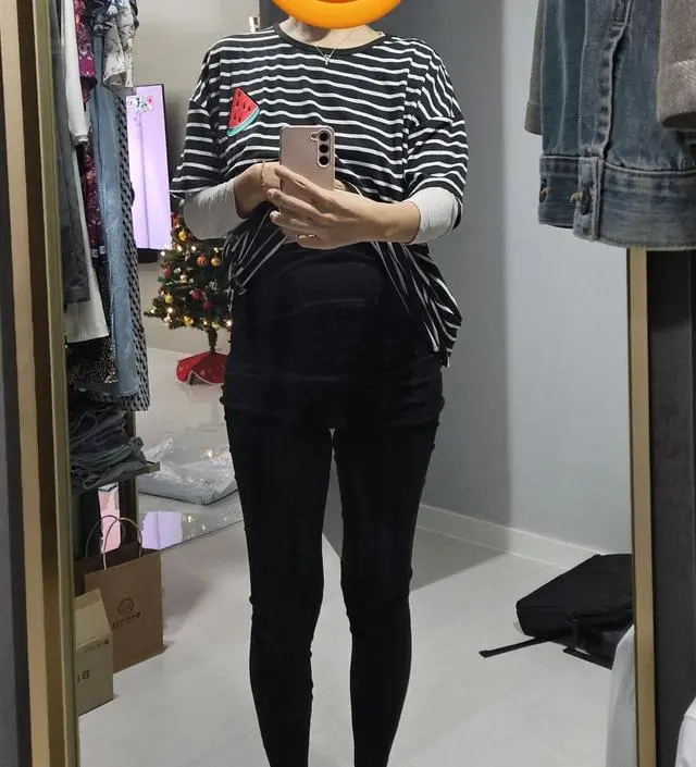 키가 큰데도 굉장히 기네요 집에서 휘뚜루 입으려고 삿어요 
