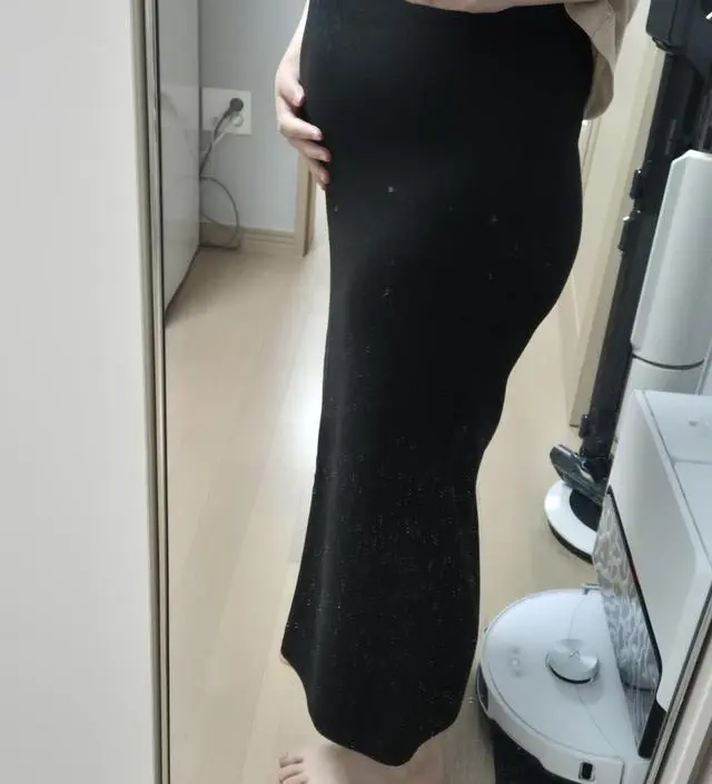 예뻐요 ! 조금 비치긴 한데 안에 스타킹 신고 입을고니까 괜춘항듯. 뚱뚱 임산부인데 안