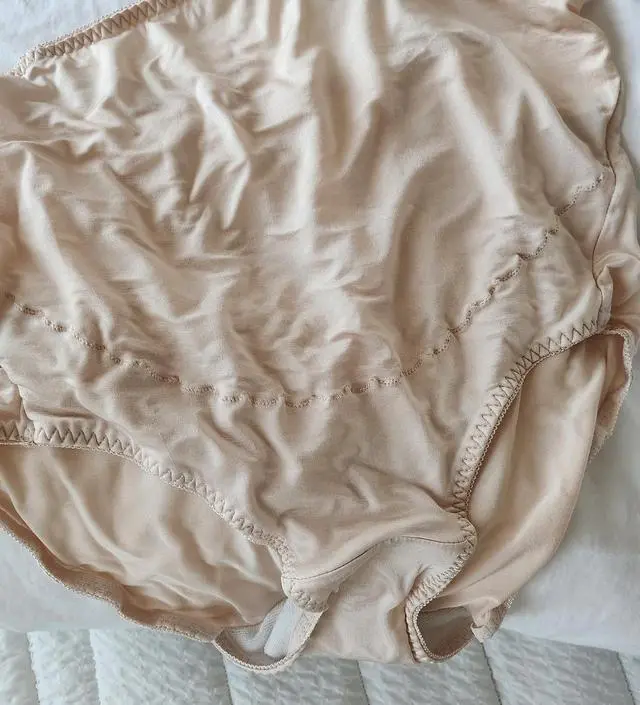 팬티라 착용샷을 첨부하기 어렵지만 매번 잘입고있어요