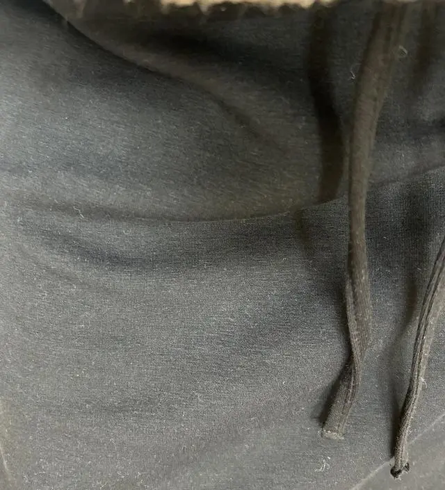 옷이 부들부들하고 두툼하고 재질은 좋네요 :) 
