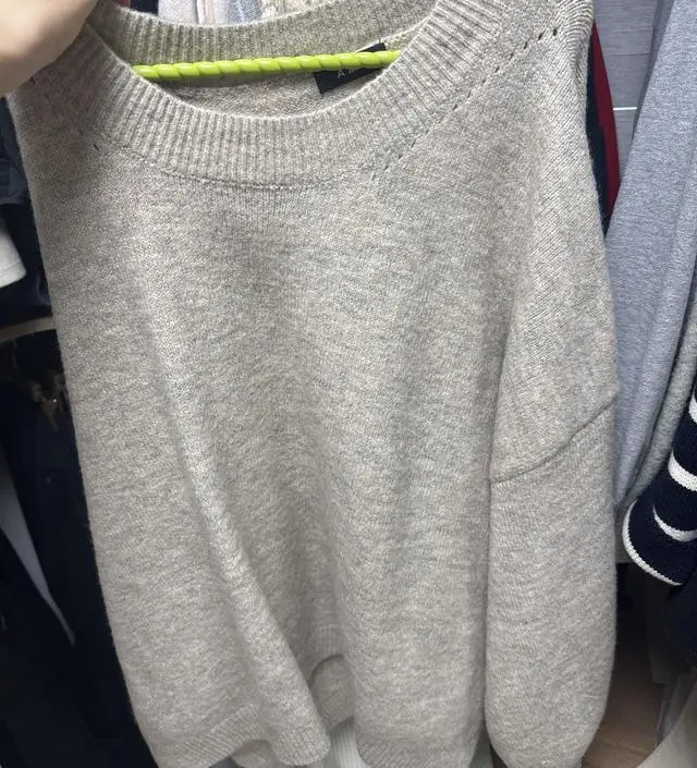 옷 좋아요! 정전기는 많이나는데 보들보들하고 편합니다 ^^* 잘 입을거같아용 ㅎㅎ 역시