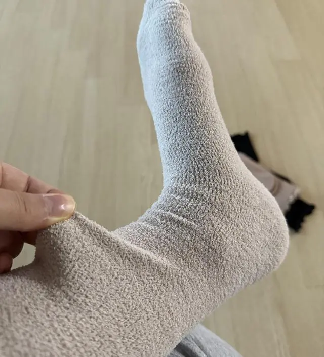 길이도 길고 잘 늘어나구요. 사이즈도 완전 괜찮습니다. 조리원에 가져 가려구요.