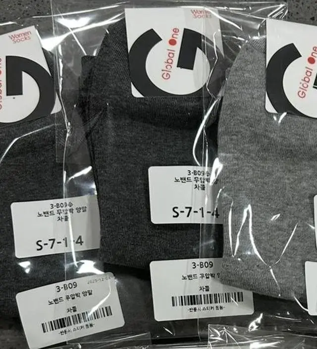 찐한 차콜색이 필요해서 샀어요! 발목에 무리 가지않고 편해요