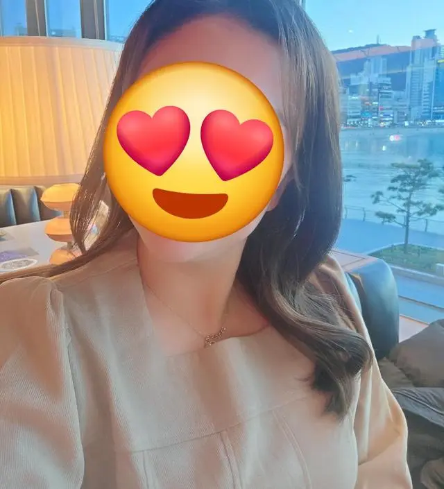 처음주문했는데요 기대이상으로 너무이뻐요 29주인데요 사이즈가 넉넉합니다 