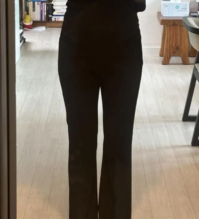 18주차라 배가 슬슬 나와서 원래 입던 바지들이 너무 불편하더라구요. 배만 편하면 좋겠