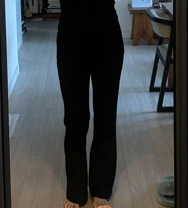 18주차라 배가 슬슬 나와서 원래 입던 바지들이 너무 불편하더라구요. 배만 편하면 좋겠