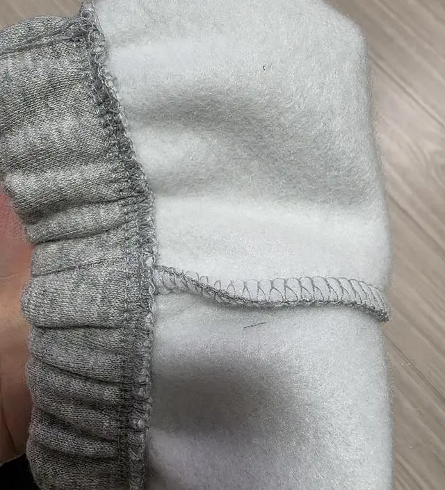 임신 중기인데 배가 편하고 따뜻하네요~ 기모가 도톰한편은 아니고, 기장이 조금만 더 