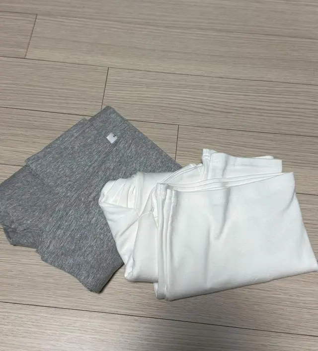 옷도 쫀쫀하고 탄력있어서 출산후에도 편하게 입을 수 있을것같아요!
