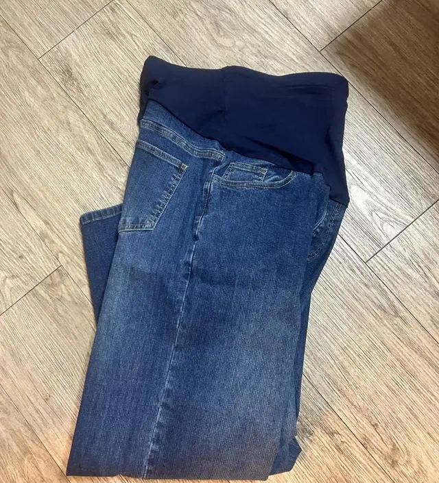 배송도 너무 빠르고 바지도 사진 그대로라서 너무 이뻐요!