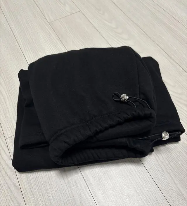 요즘 제 교복템이에요 완전 맨날 입어요! 핏도 좋구 제가 원했던 통 넓은 스타일이라 더