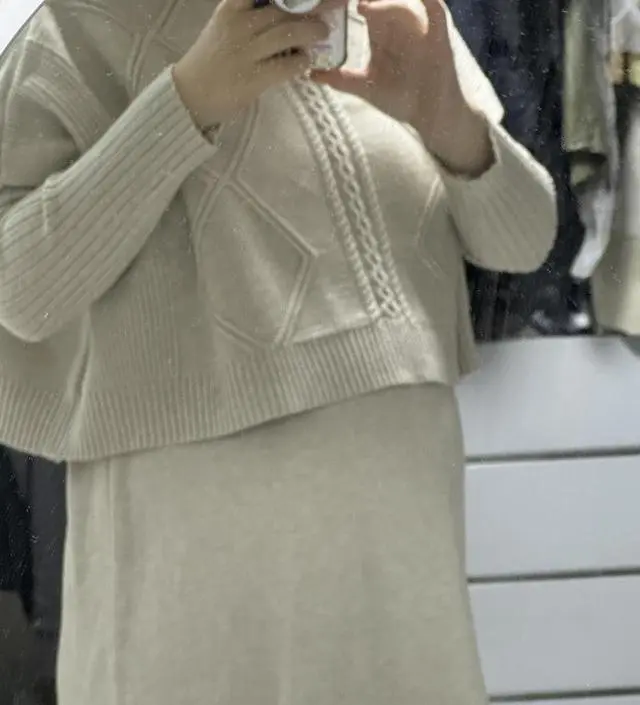 블랙을 산 이후에 리뷰 목 남겼는데 마음에 들어서 베이지도 구매 했어요. 임부복 중에