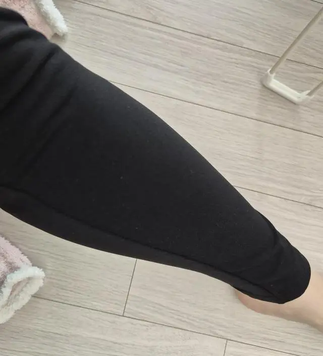 아무래도 레깅스라서 좀 쪼이면 어쩌나 걱정했는데 하나도 쪼이지 않고 편해서 다행이에