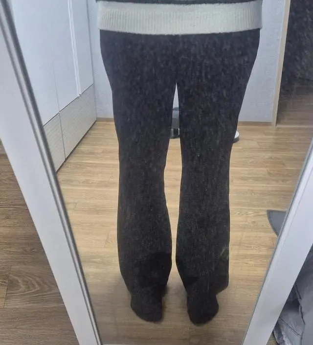 사이즈 고민했는데 딱 맞아요! 많이 얇지 않아서 잘 입고있어요~ 편하고 좋네요ㅎㅎ