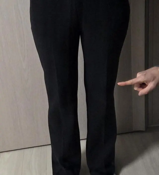 키 162.5 정도인데 숏은 짧다는 글도 있어서 일반 길이 구매했더니 딱 좋아요.
