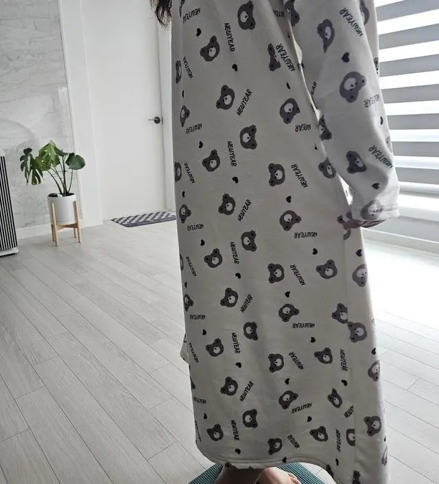 극세사 잠옷이라 그런지 몸에 촥!! 달라붙는게 포근한 느낌도 들고 재질이 넘 부드러워